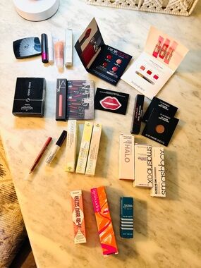 Brand New Luxury Sample/ travel/ full size makeups